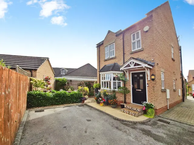 Photo 2 — Coachman Close, Beverley, HU17 0FZ