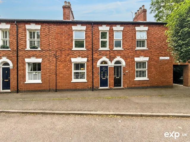 4 bedroom house — Newport Road, New Bradwell, Milton Keynes, MK13