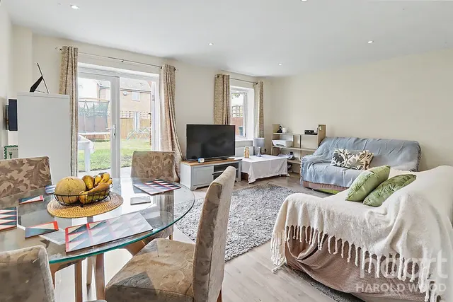 Sudbury Close, Harold Hill, RM3, photo 2