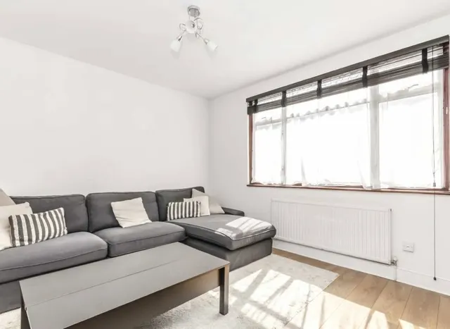 Church Road, London, W3, photo 1