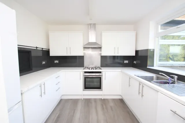 Photo 2 — Hyrstdene, South Croydon, CR2 6JW