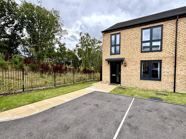 Blackthorn Lane, Leeds, LS16, photo 3