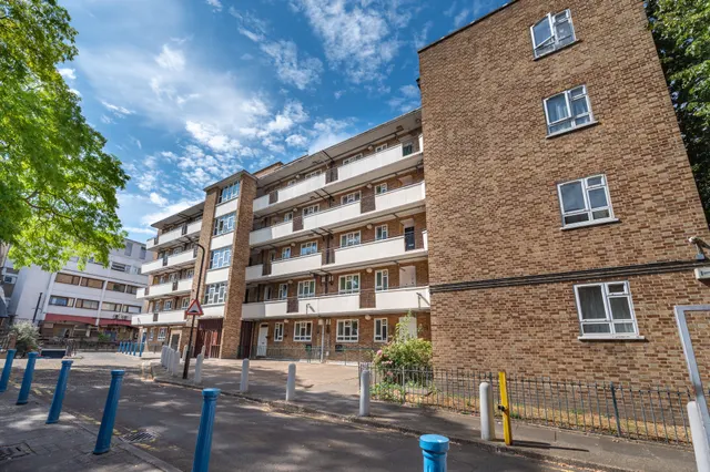 Photo 2 — 17 Marie Lloyd Court, Brighton Terrace, London