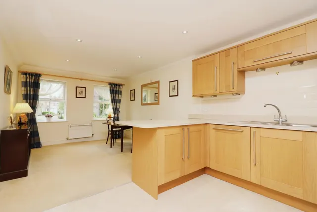 Photo 3 — Wendover Lodge, Welwyn, Herts, AL6