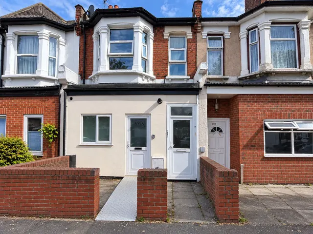 393b Dersingham Avenue, London, London, E12 6JX, photo 1