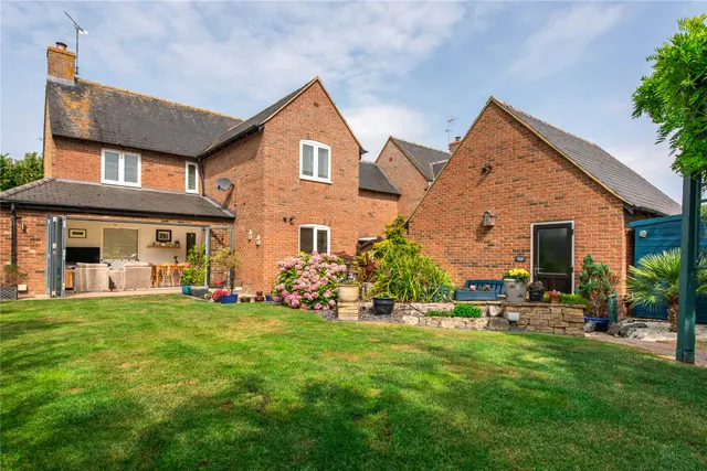 London Road, Bozeat, NN29, photo 1