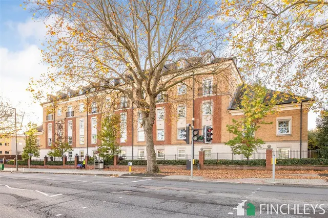 High Road, Solomons Court, N12, photo 1