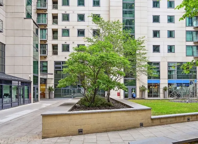 South Quay Square, Canary Wharf, E14, photo 3
