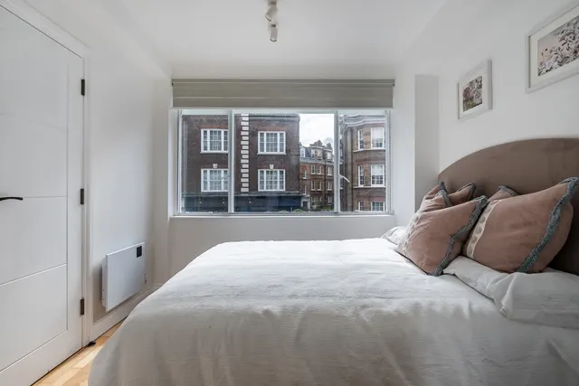 Photo 3 — Kensington Church Street London W8
