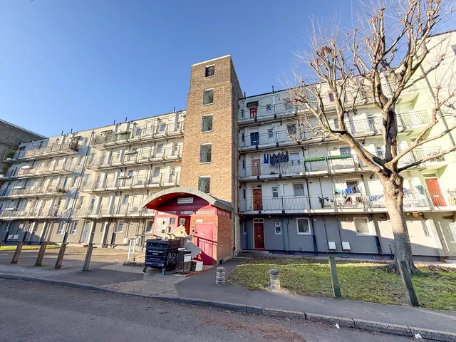 Fairlawn, London, SE7, photo 1