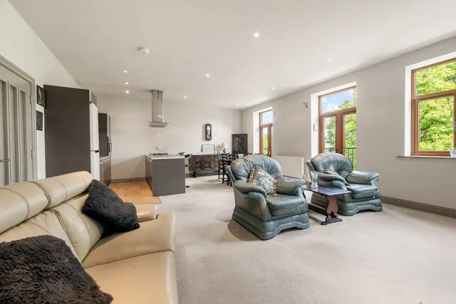 Burwood Court, Hollywell Green, photo 3