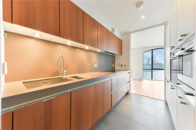 Photo 3 — Chelsea Wharf Residences, 15 Lots Road, London, SW10 0QJ
