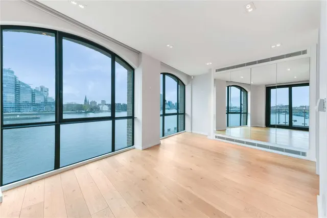 Chelsea Wharf Residences, 15 Lots Road, London, SW10 0QJ, photo 1