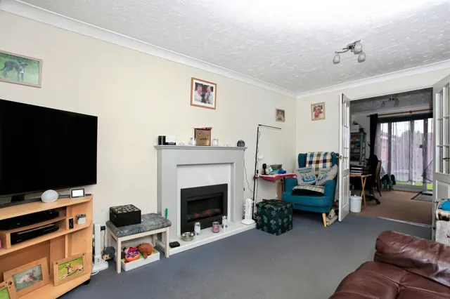 Fieldfare Drive, Peterborough, PE2, photo 3