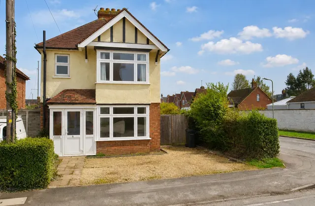 Queens Road, Thame, photo 1