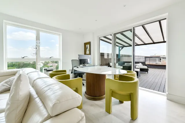 Photo 3 — Flat 91, Bodiam Court, 4 Lakeside Drive, London