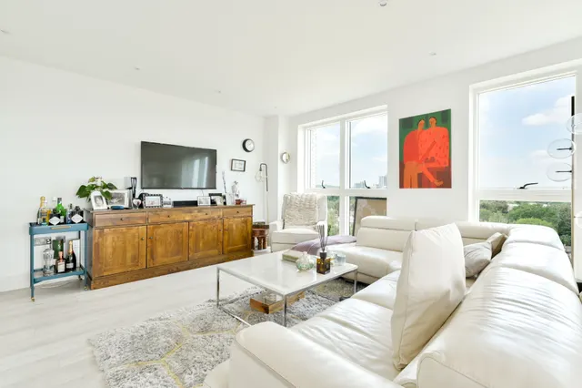 Photo 2 — Flat 91, Bodiam Court, 4 Lakeside Drive, London