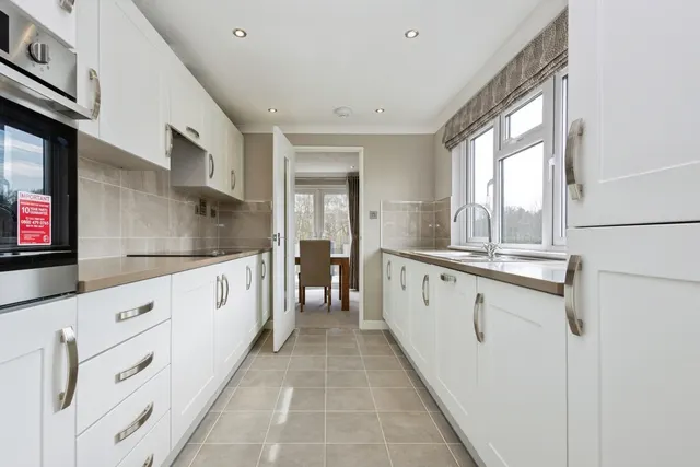Portsmouth Road, Thursley, GU8, photo 3