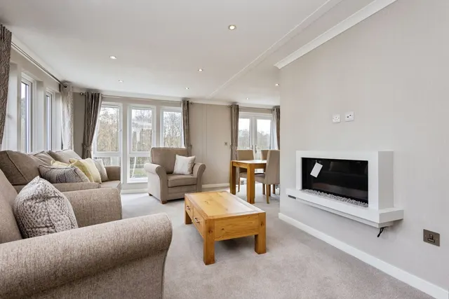 Portsmouth Road, Thursley, GU8, photo 2