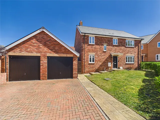 Blunden Close, Long Melford, CO10, photo 1