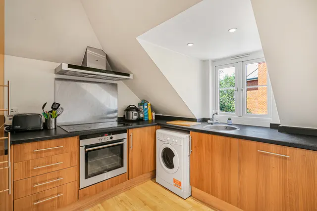 Station Road, Egham, TW20, photo 3
