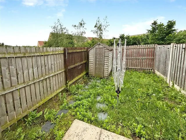 Photo 2 — Summit Drive, Bessacarr, Doncaster, South Yorkshire, DN4