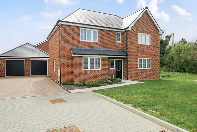 Winchat Road, Botley, photo 1