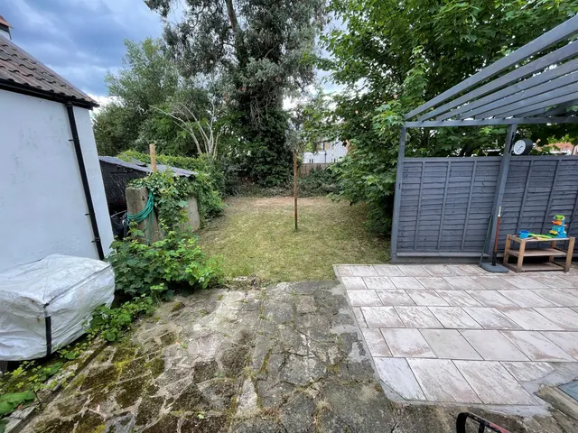 Photo 3 — St. Lukes Road, Maidenhead