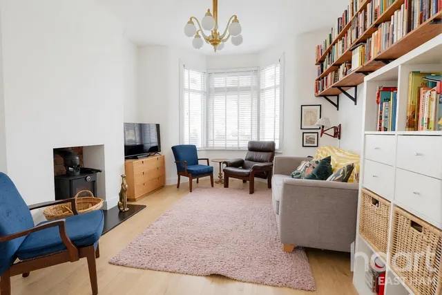Gillett Avenue, London, E6, photo 2