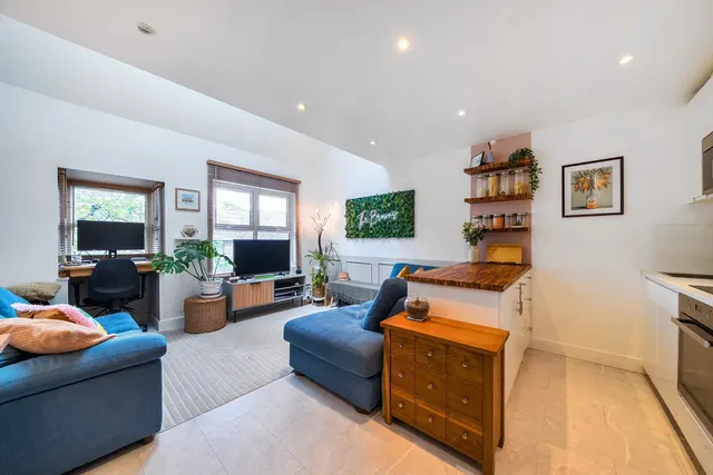 Kinburn Street, London, SE16, photo 1