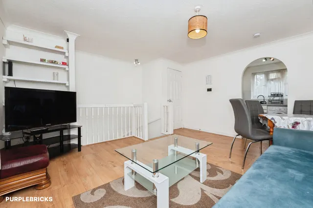 St. Michaels Close, South Ockendon, RM15, photo 2