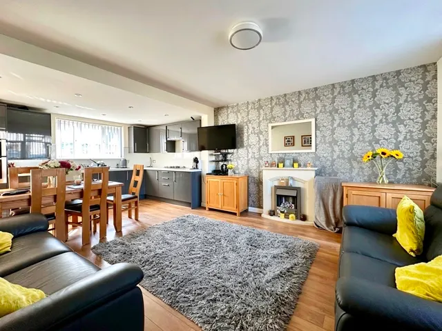 Photo 3 — Colne Drive, Harold Hill