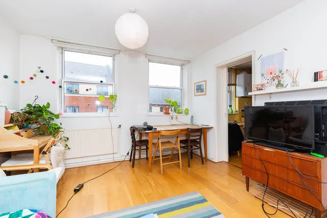 Tollington Way, N7, photo 2