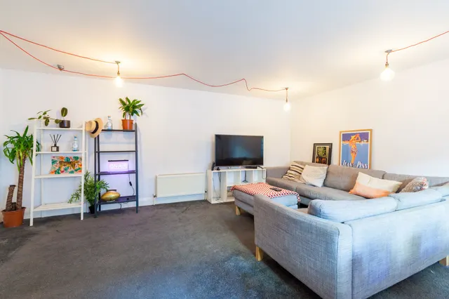 Photo 2 — Flat 7, 23 Wheler Street, London