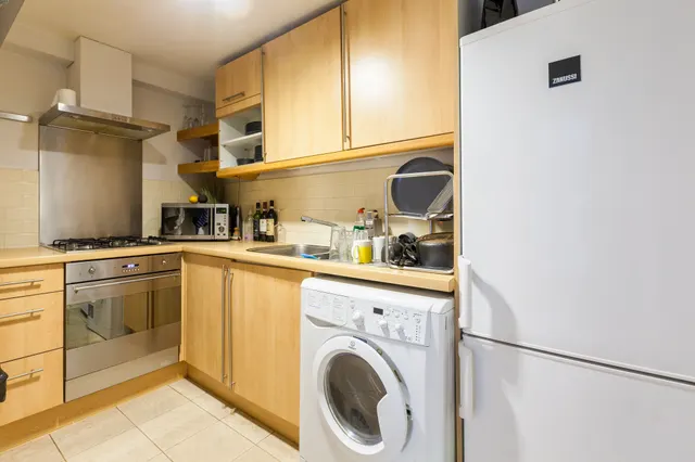 Photo 3 — Flat 7, 23 Wheler Street, London