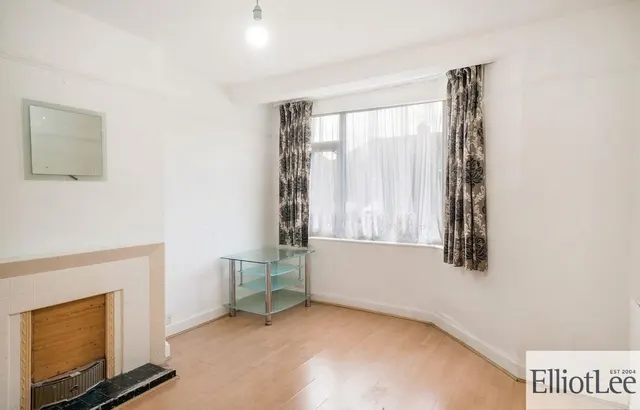 Photo 2 — Roxeth Green Avenue, Harrow, HA2