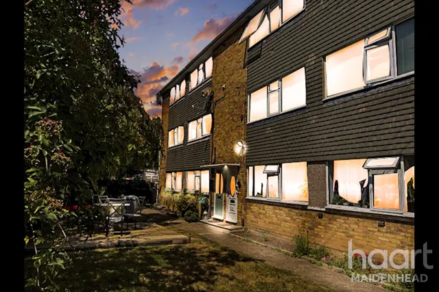 Crofthill Road, Slough, SL2, photo 1