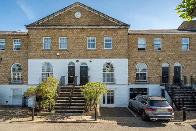 Sovereign Crescent, Rotherhithe, London, SE16, photo 1