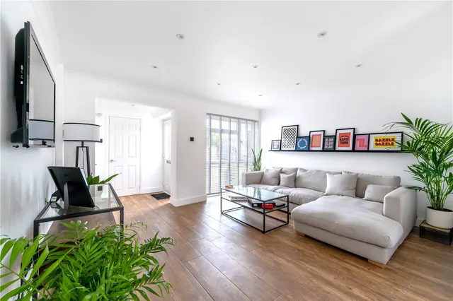 Peregrine Road, Lower Sunbury, TW16 6JJ, photo 1
