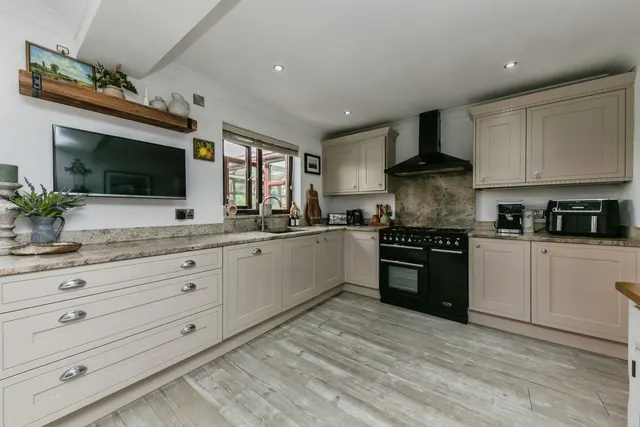 Photo 3 — Freshfield Drive, Macclesfield, Cheshire, SK10