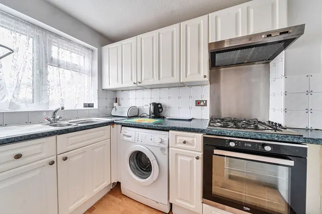 Oakwood Close, Midhurst, GU29, photo 3