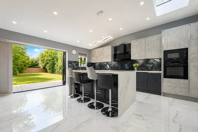 Photo 3 — Sevenoaks Road, Orpington, BR6 9JZ