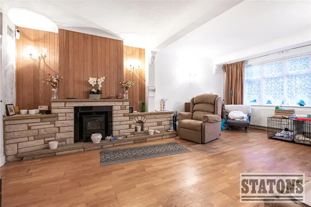 Photo 3 — Blakeney Close, Whetstone, London, N20 9LH