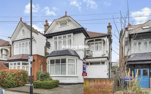 Photo 3 — Compton Road, Winchmore Hill, N21