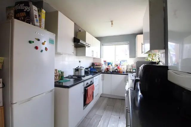 Photo 3 — Lyndhurst Road, Luton LU1 1LN