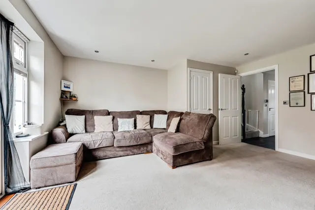 Havisham Drive, Swindon, SN25, photo 2