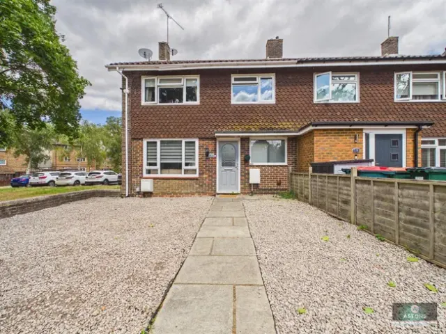 Gossops Drive, Gossops Green