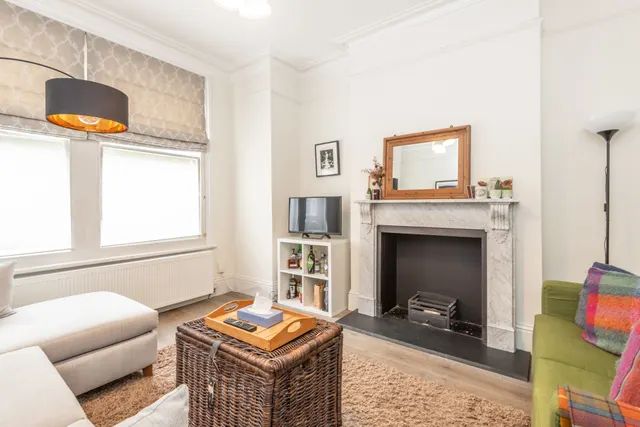 London, NW3, photo 1