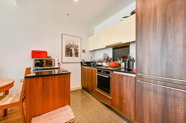Photo 3 — LG 02 Wallis House, Great West Road, Brentford