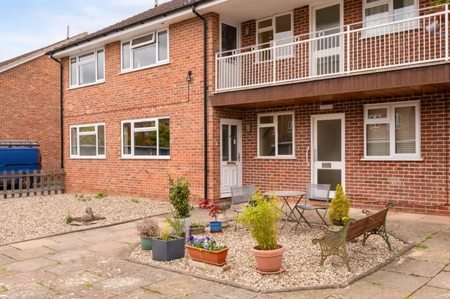 Boundary Road, Newbury, RG14, photo 1
